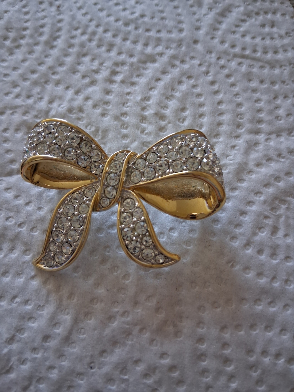 Gold Bow Brooch with Clear Crystals - Women’s Jewelry